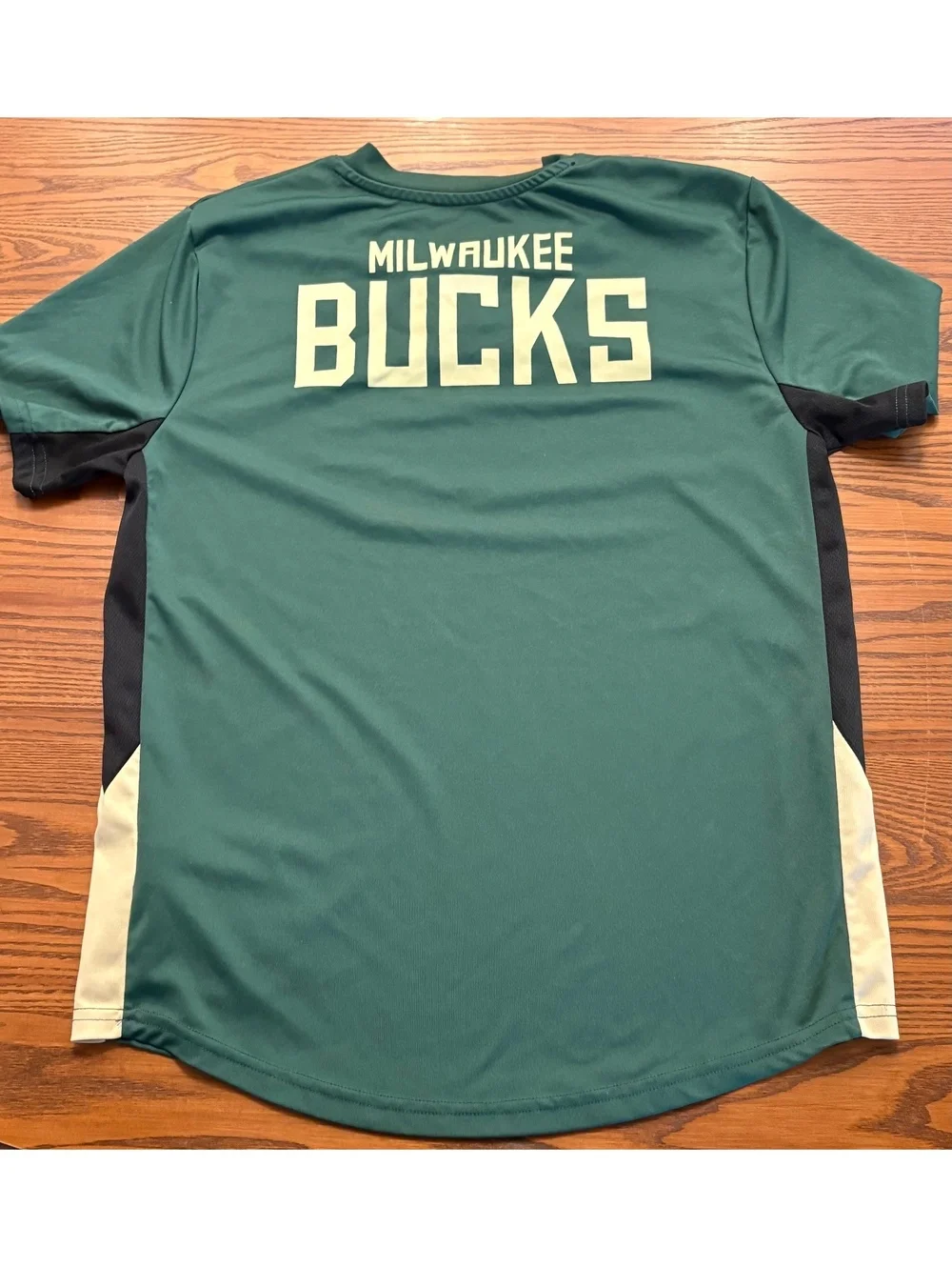 Official NBA Milwaukee Bucks Henley T-Shirt Men's Size Medium Green Short Sleeve