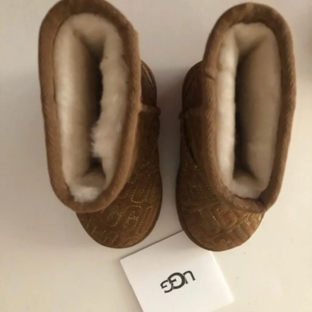 UGG kids classic