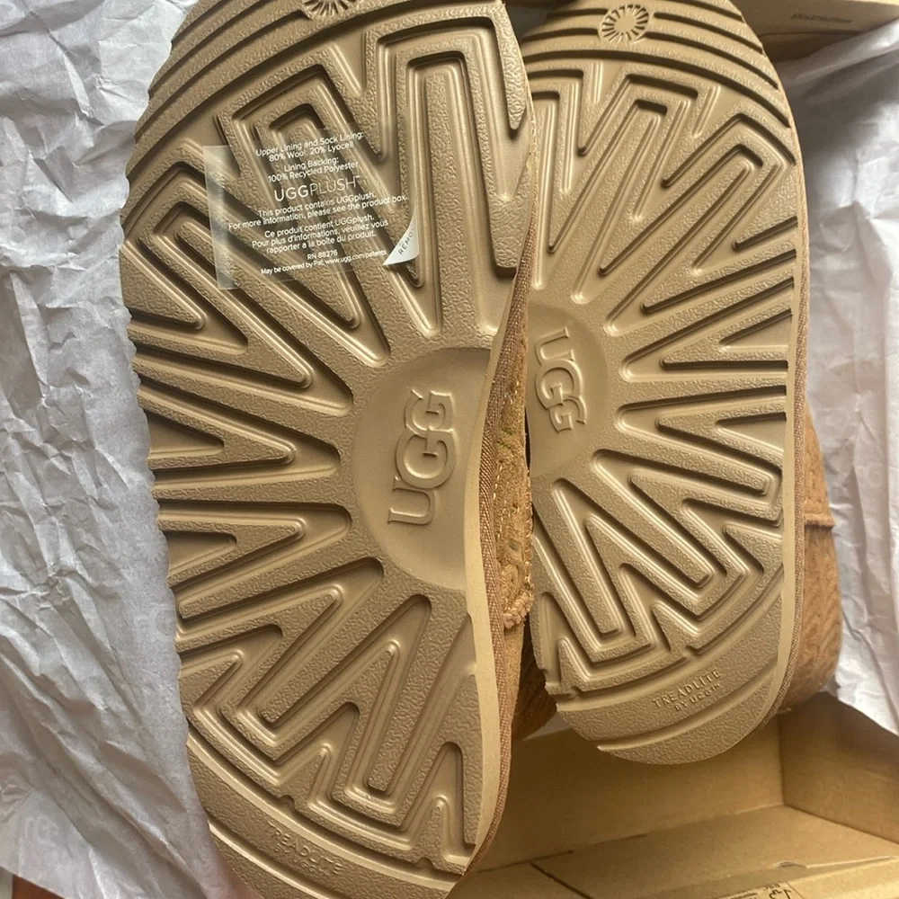 UGG kids classic