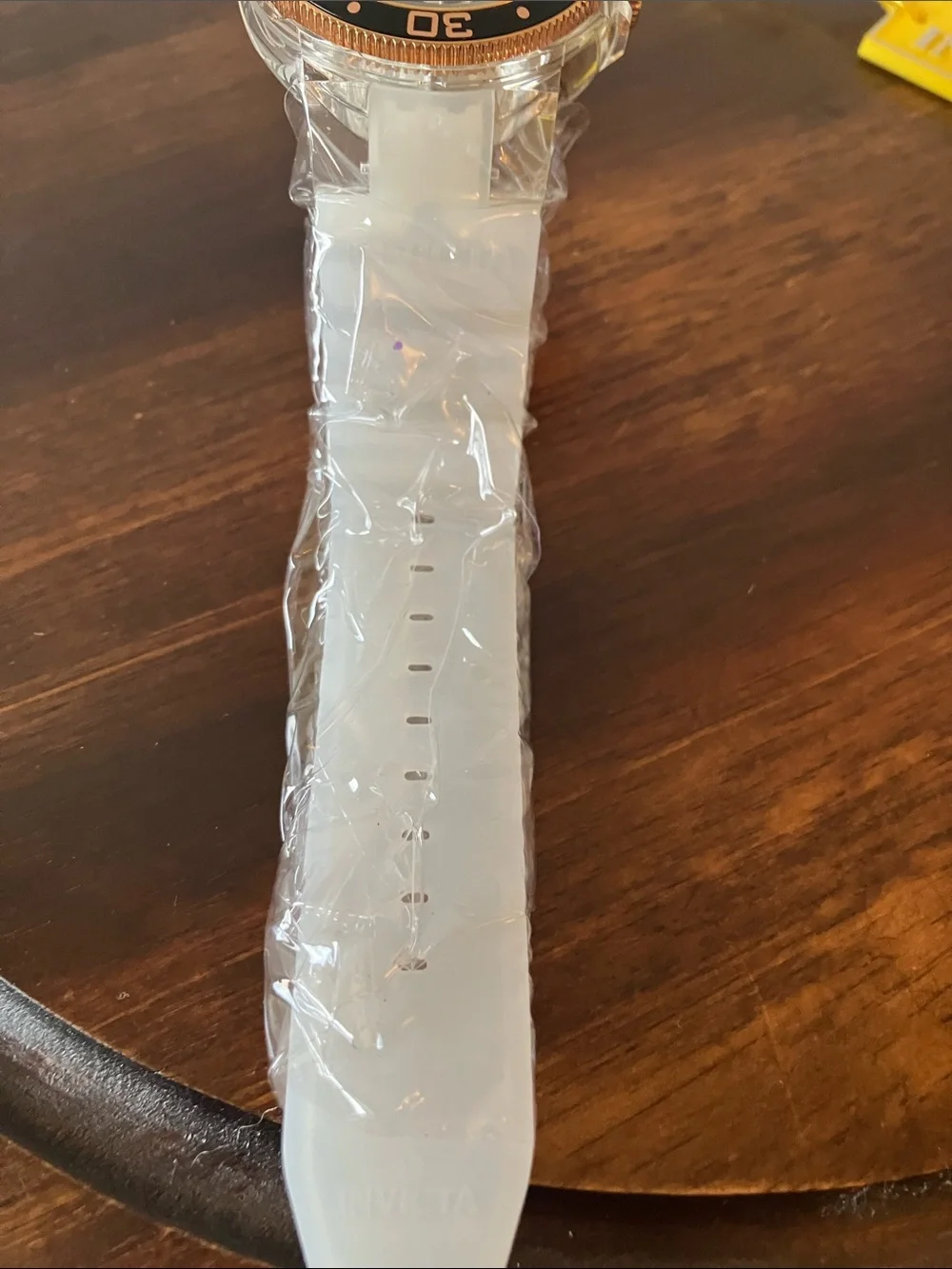 Invicta wearable white