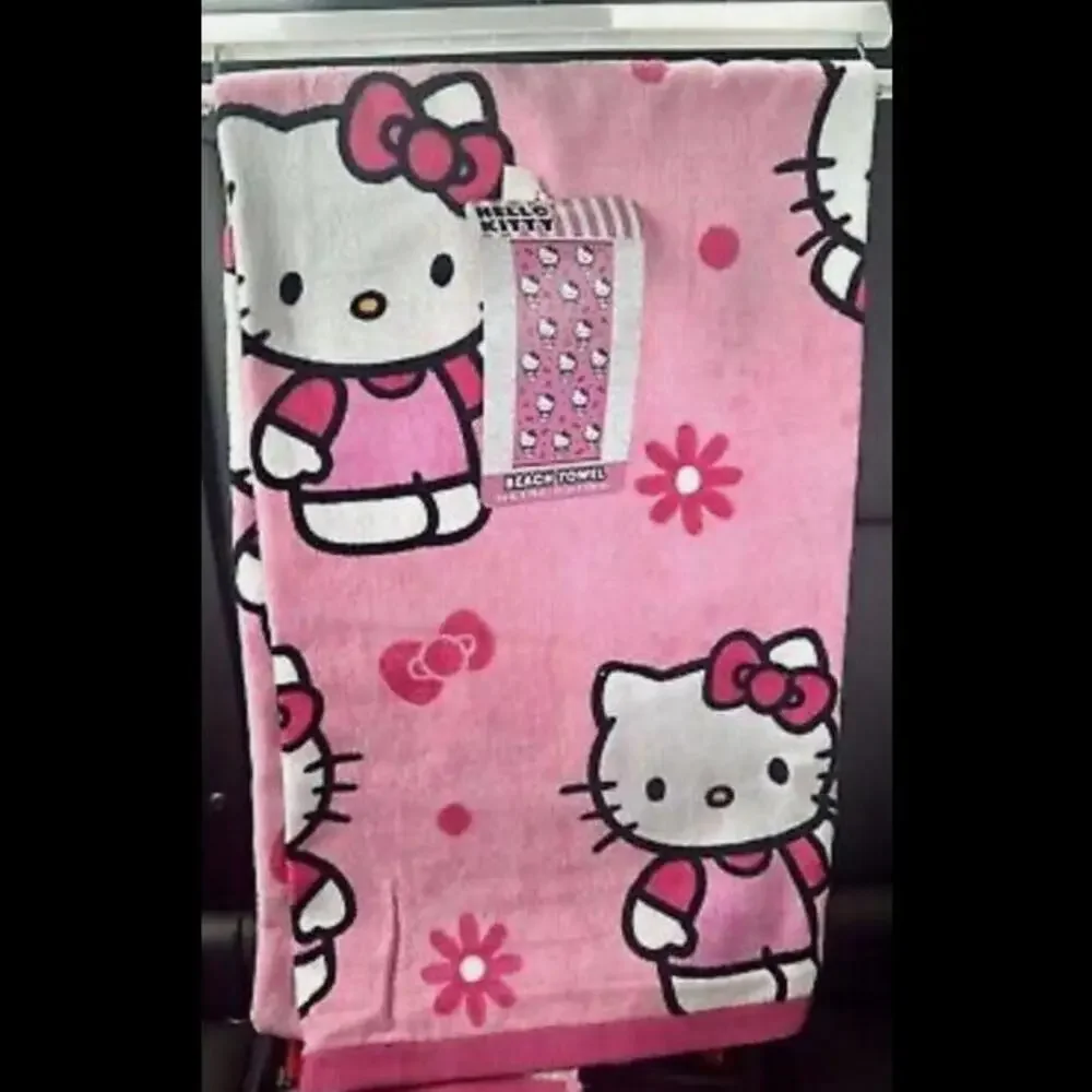 NWT Sanrio Hello Kitty Pink Daisy Beach Towel