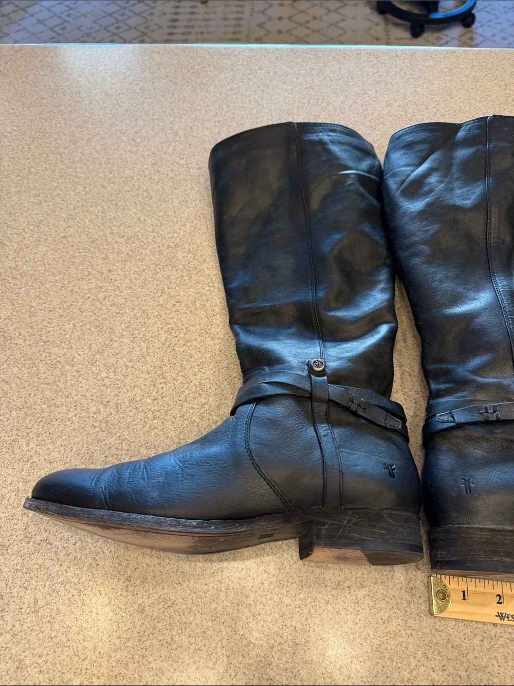 Frye well jeans stable