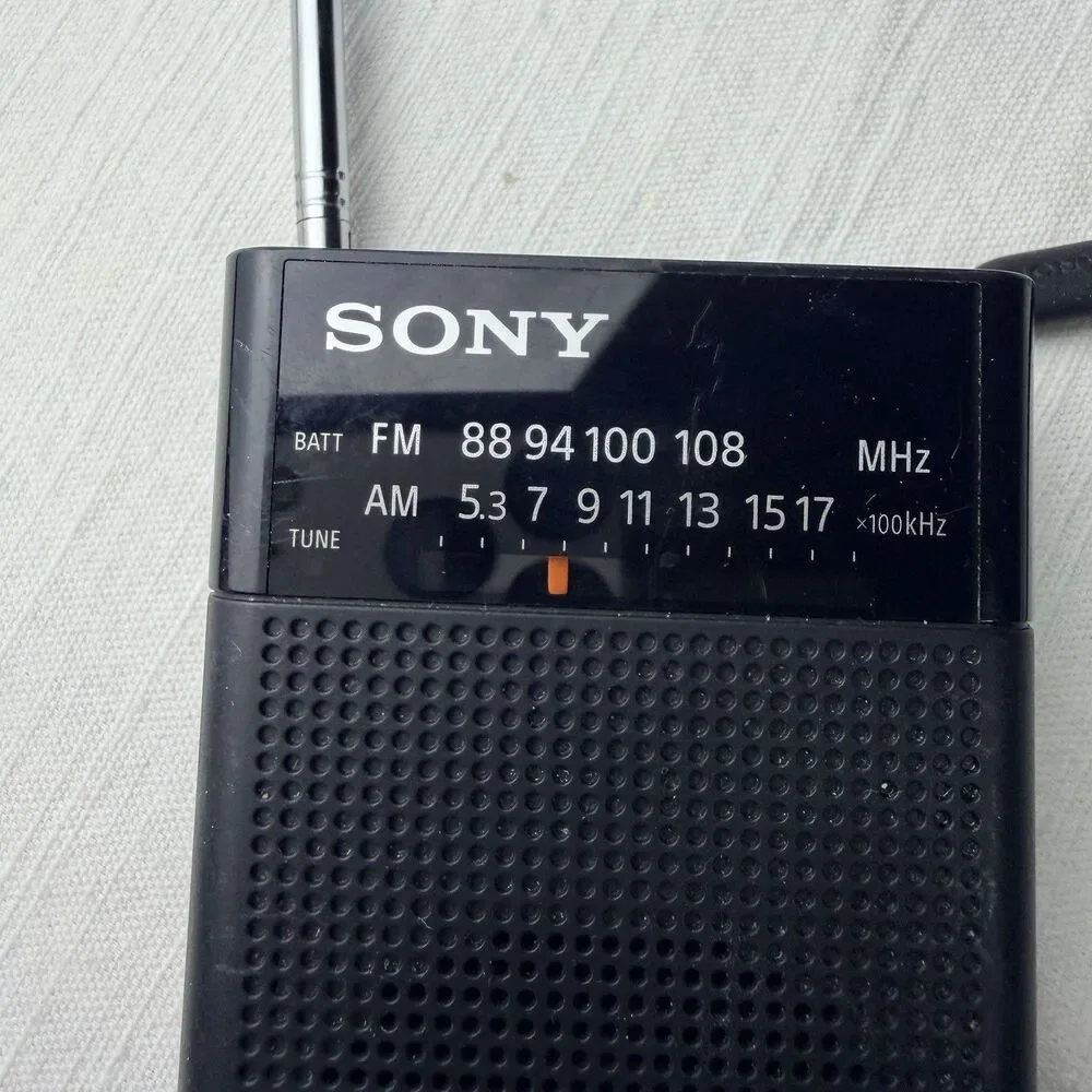 Vintage Working Sony Portable Pocket Radio/ AM-FM/ Full Antenna Black 4.5