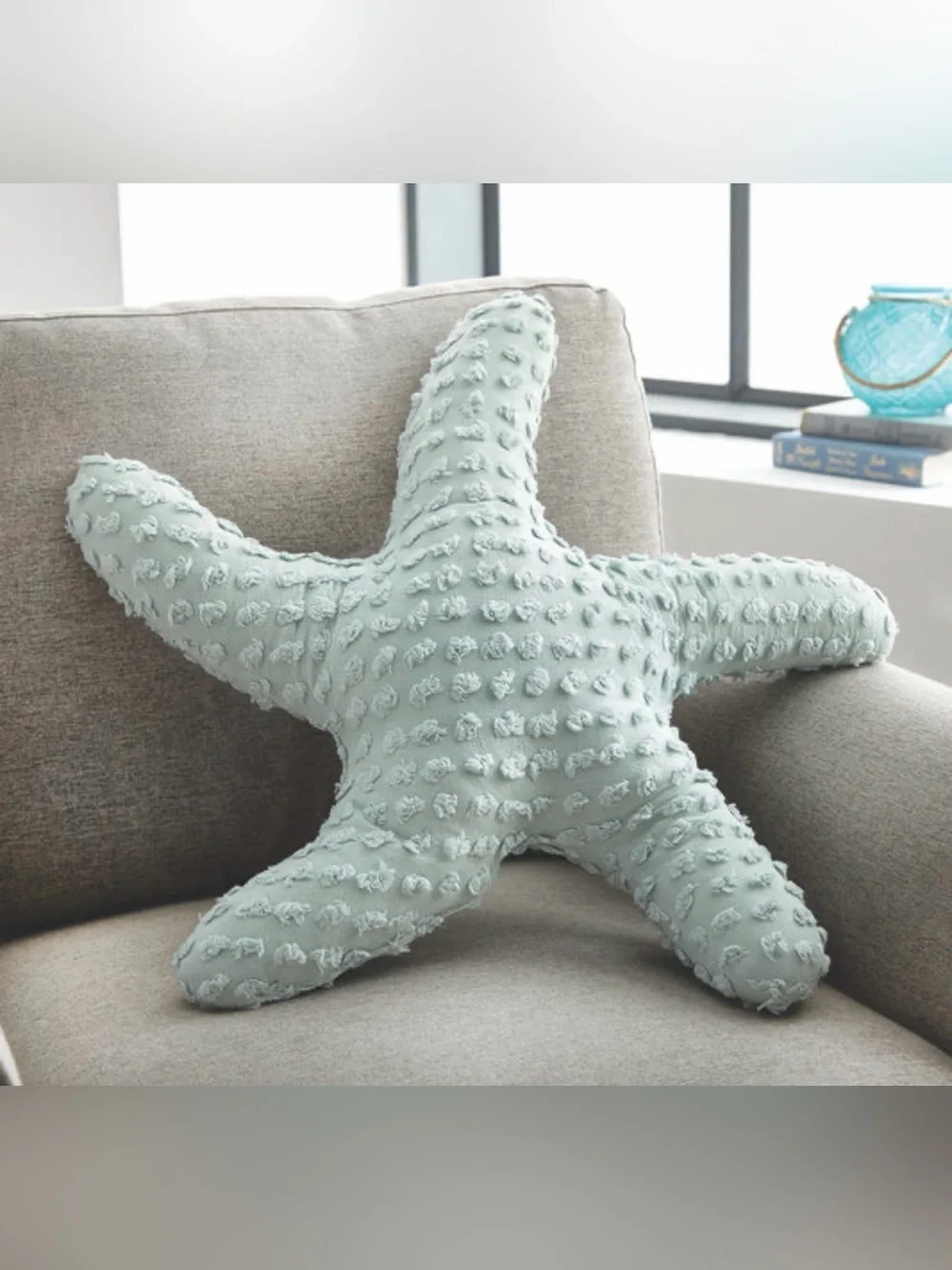 Like new Starfish shaped accent Pillow set of 2