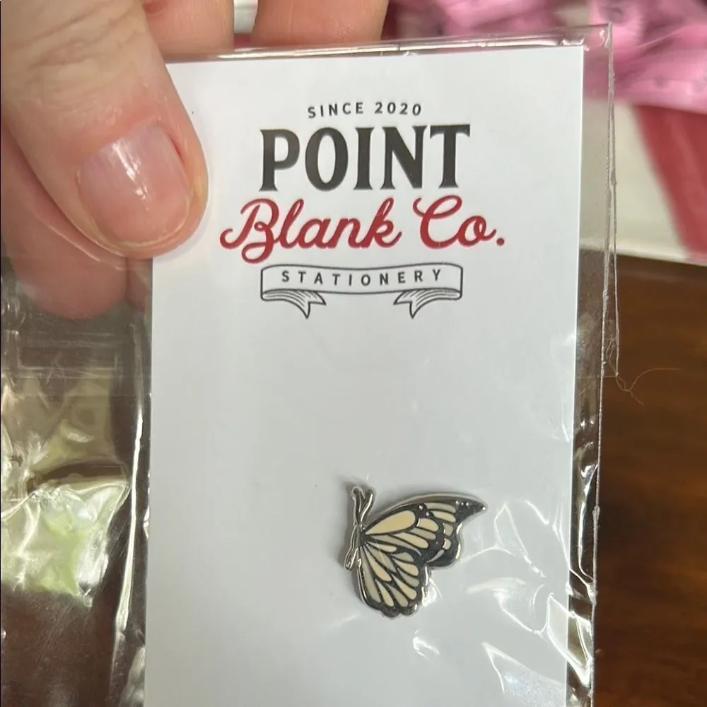 Point bkank Co elegant butterfly
