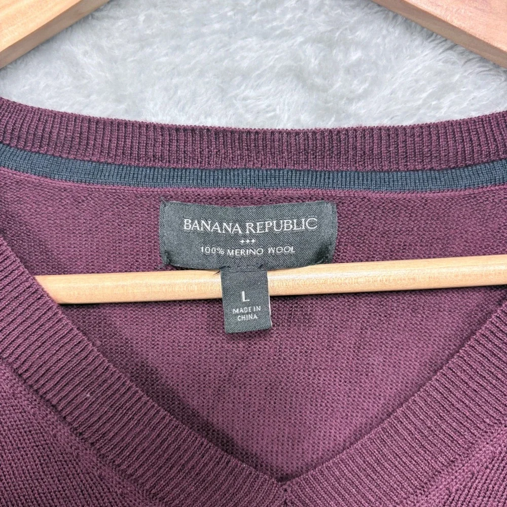 Banana Republic V-Neck Sweater Mens Large Burgundy 100% Merino Wool Long Sleeve