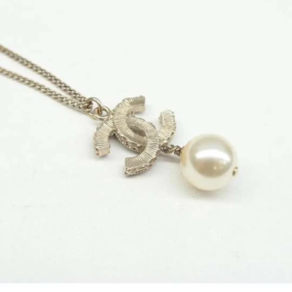 100% Authentic CHANEL Gold-Plated Pearls CC Shape Necklace