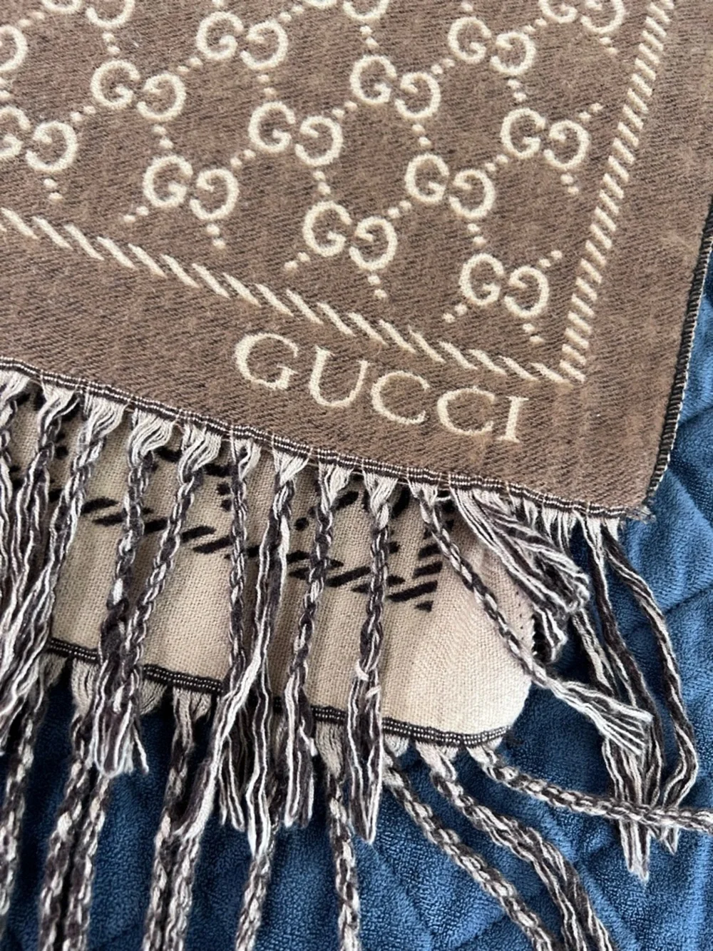 Gucci scarf monogram