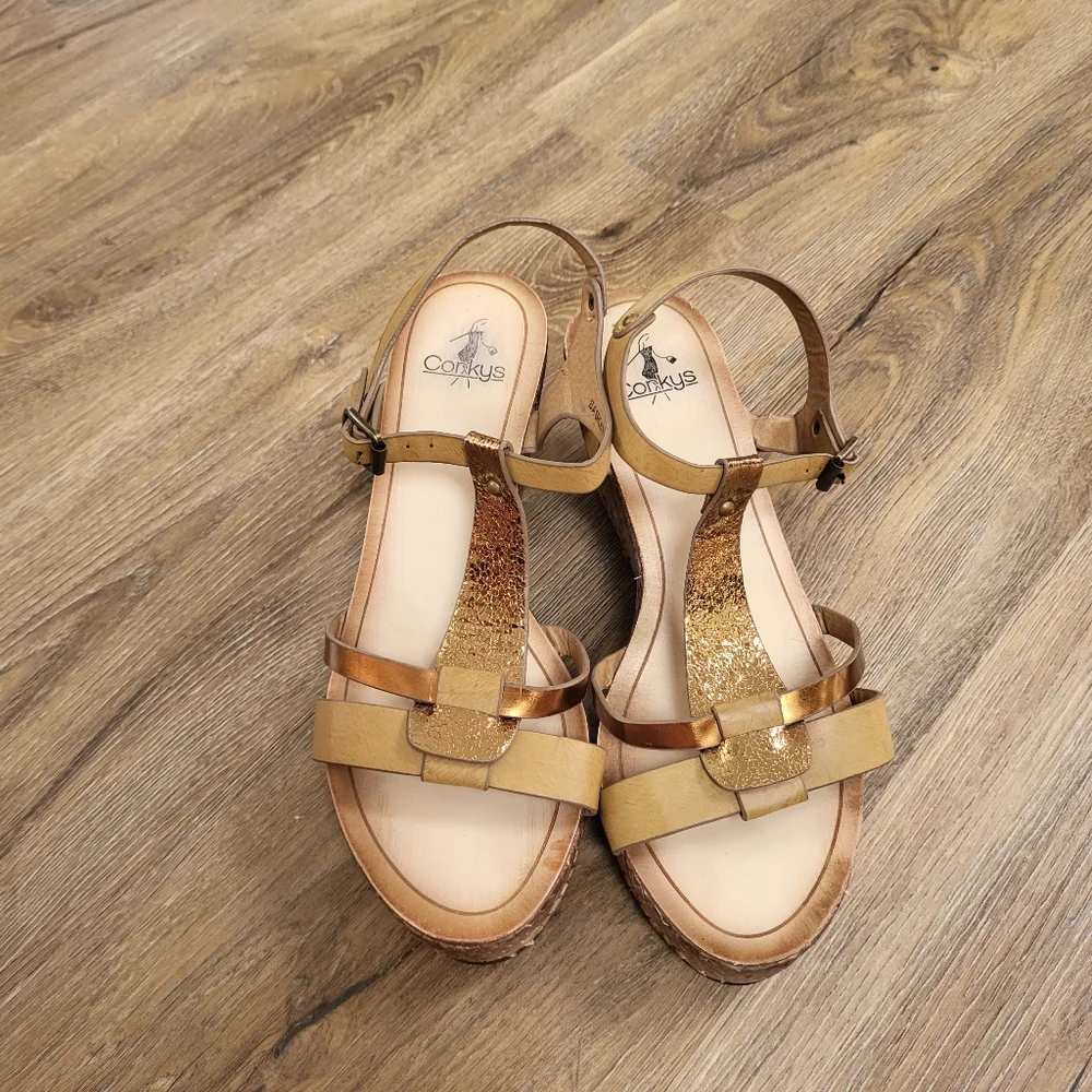 Corkys basket sandal