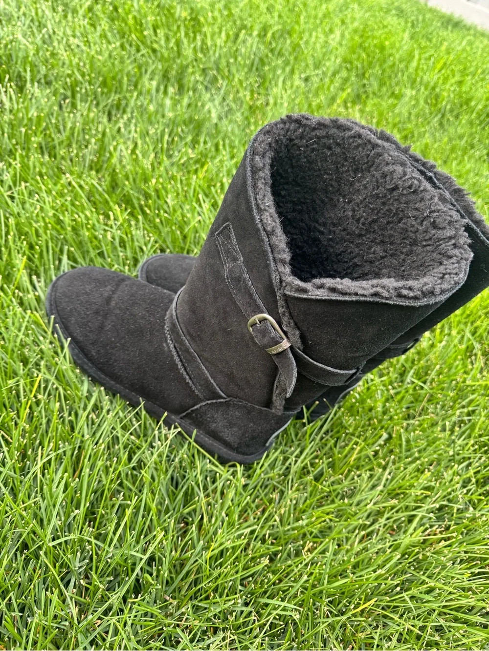 Bearpaw Black Suede Tall Boots Women’s Size 9 Buckle
