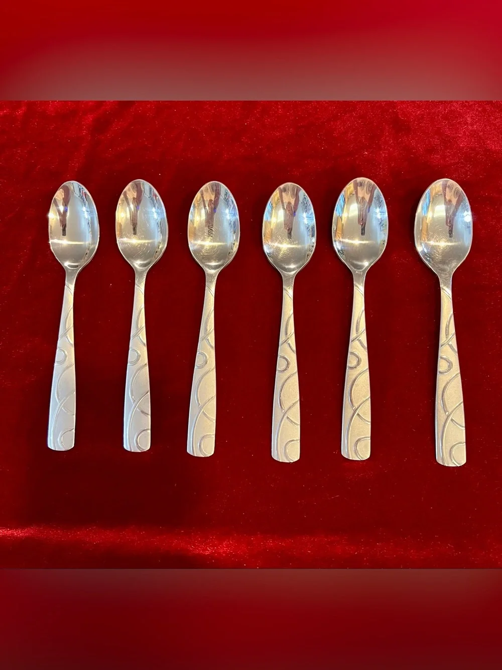 Cambridge Silversmith set embossed