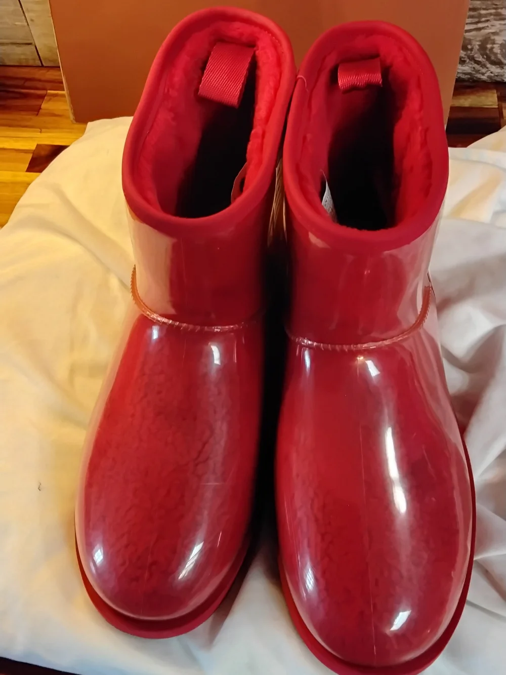 UGG shiny waterproof
