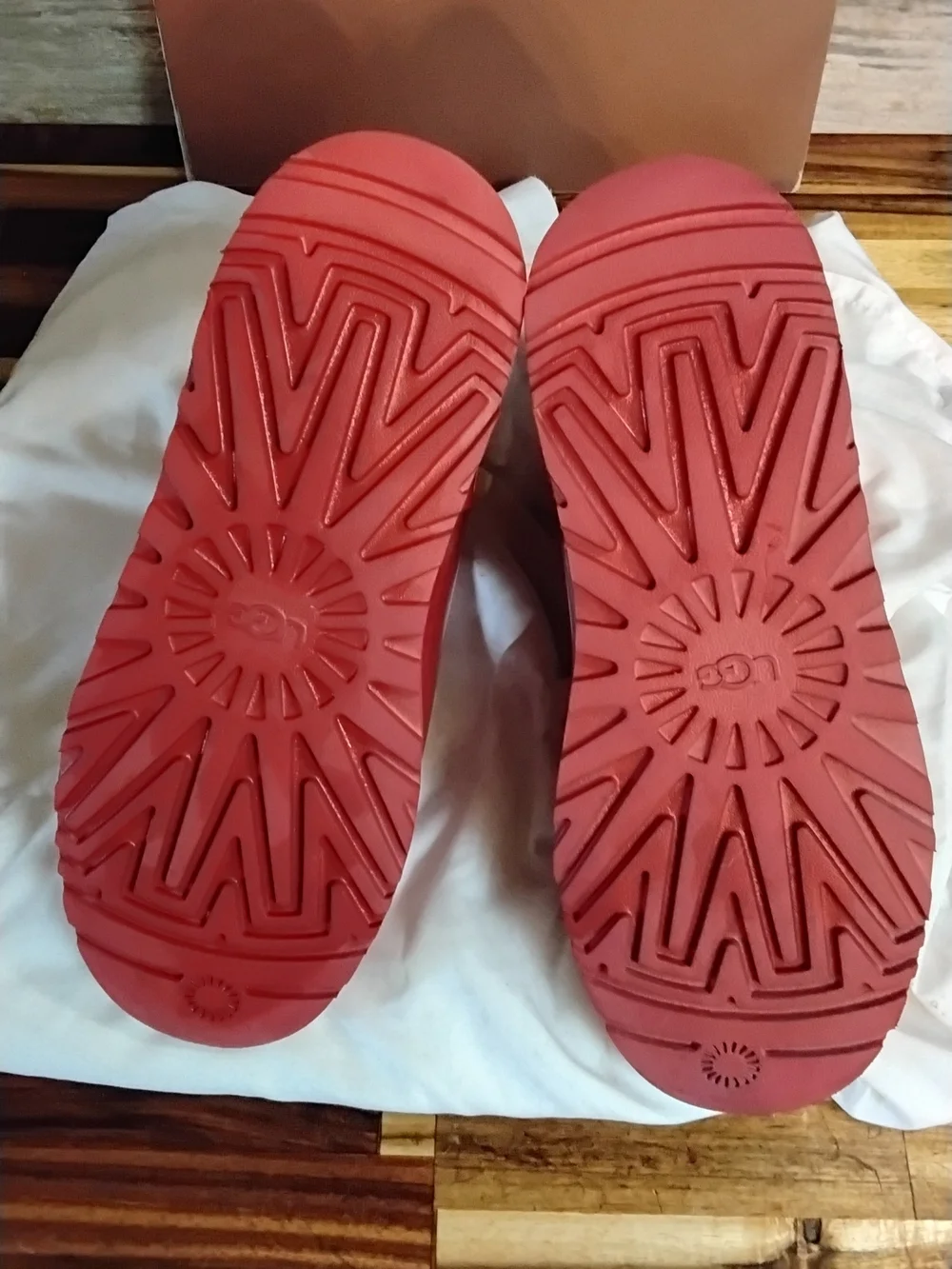 UGG shiny waterproof