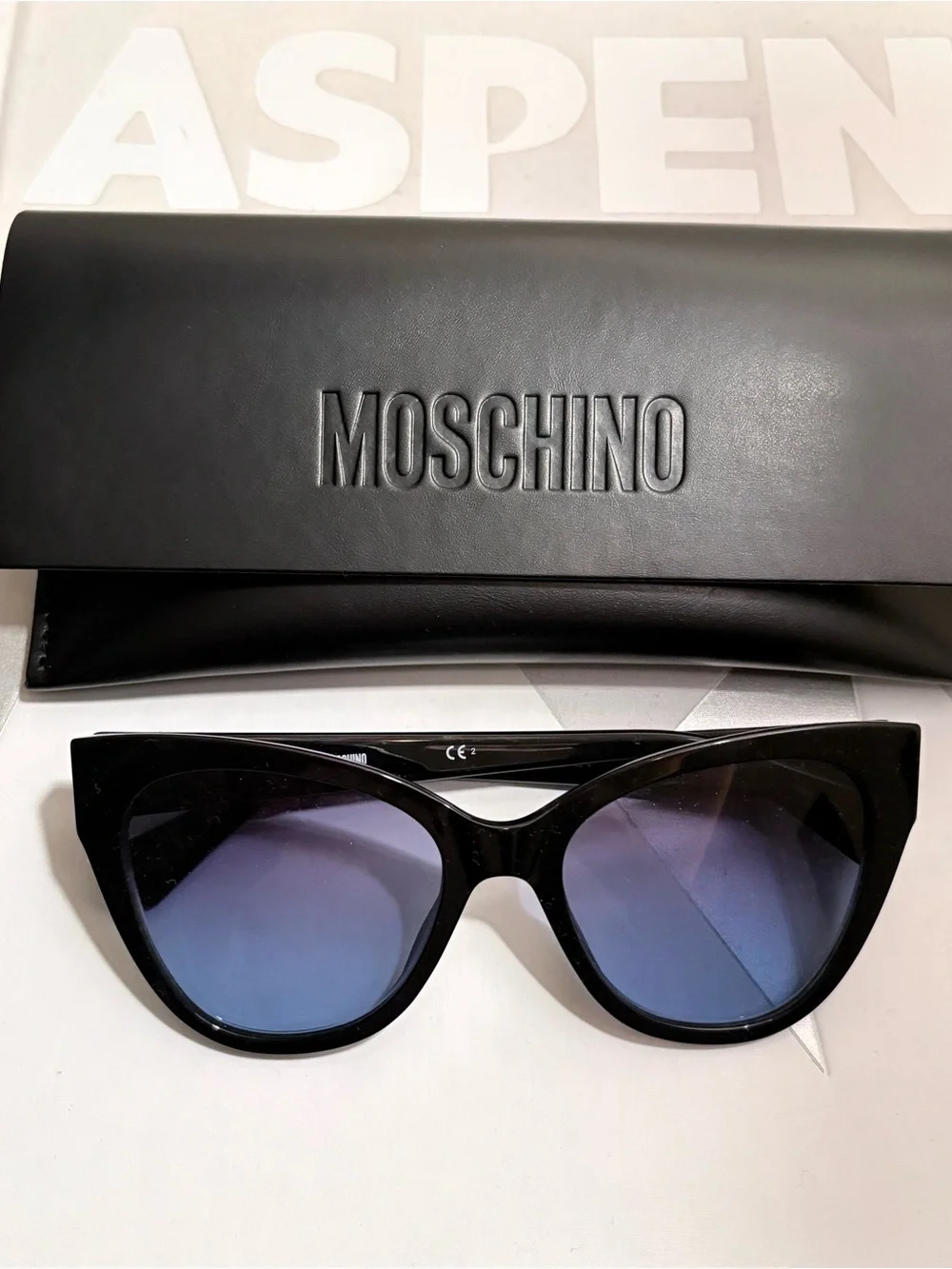 Moschino protection grey