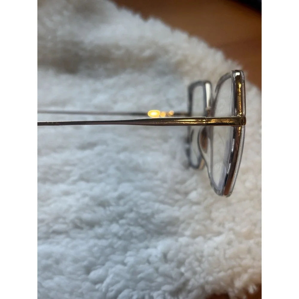 N/A square eyeglass
