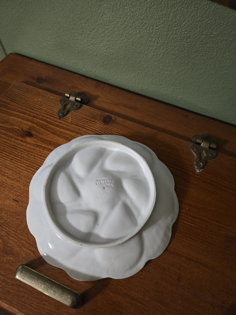 N/A porcelain oyster
