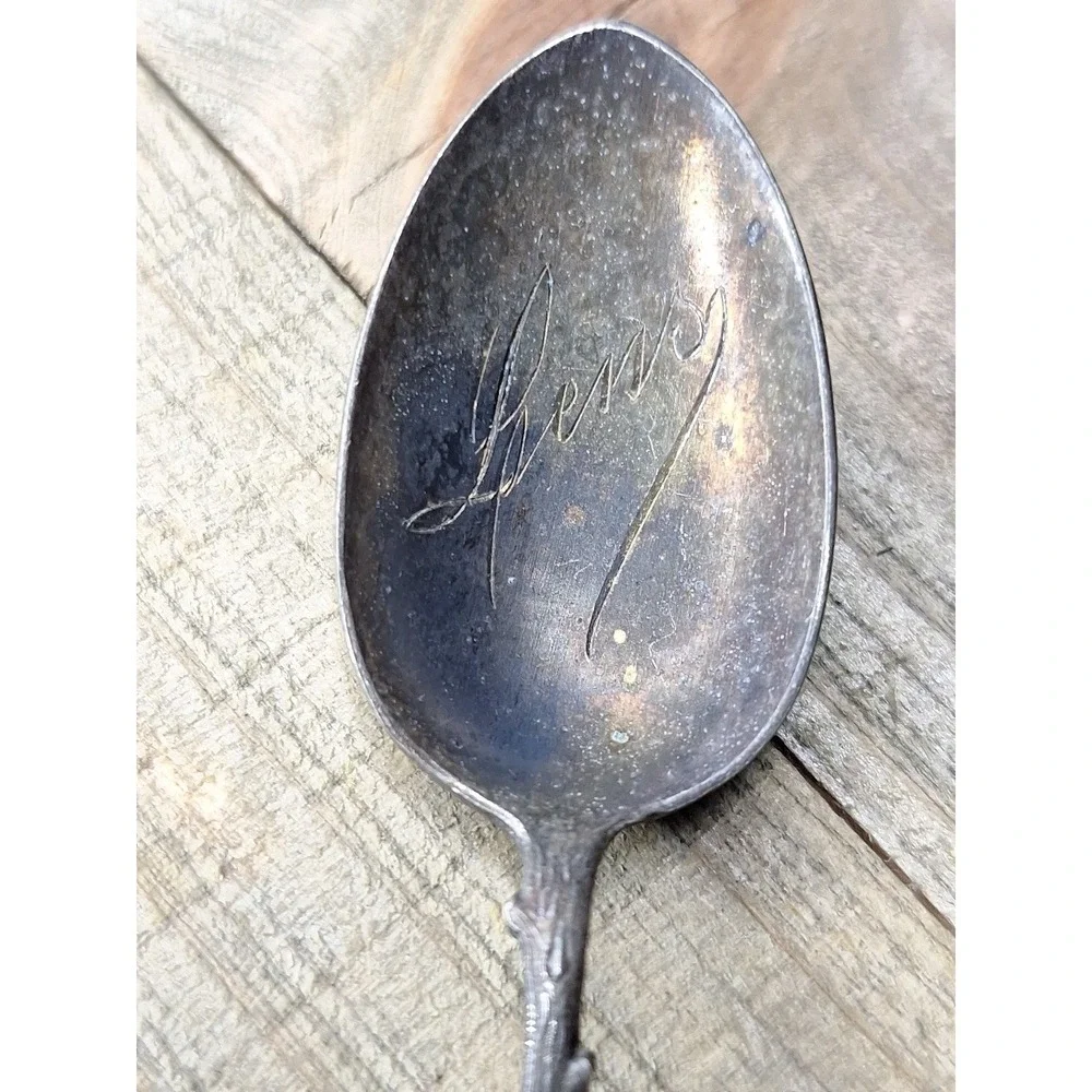 Unbranded vintage souvenir