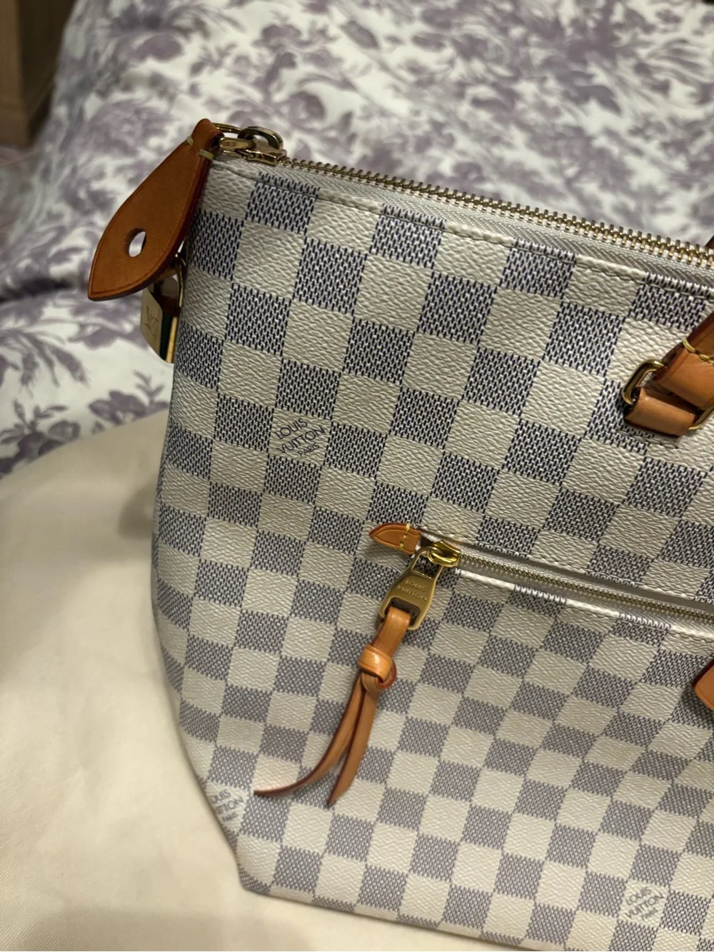 Louis Vuitton classic louis