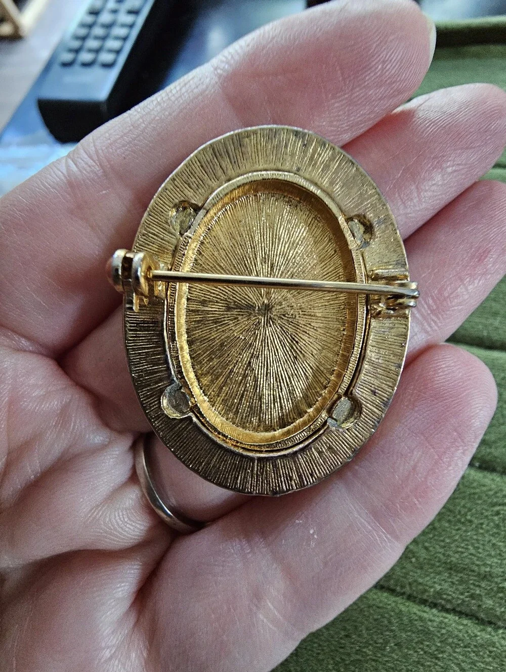 Avon beautiful gold