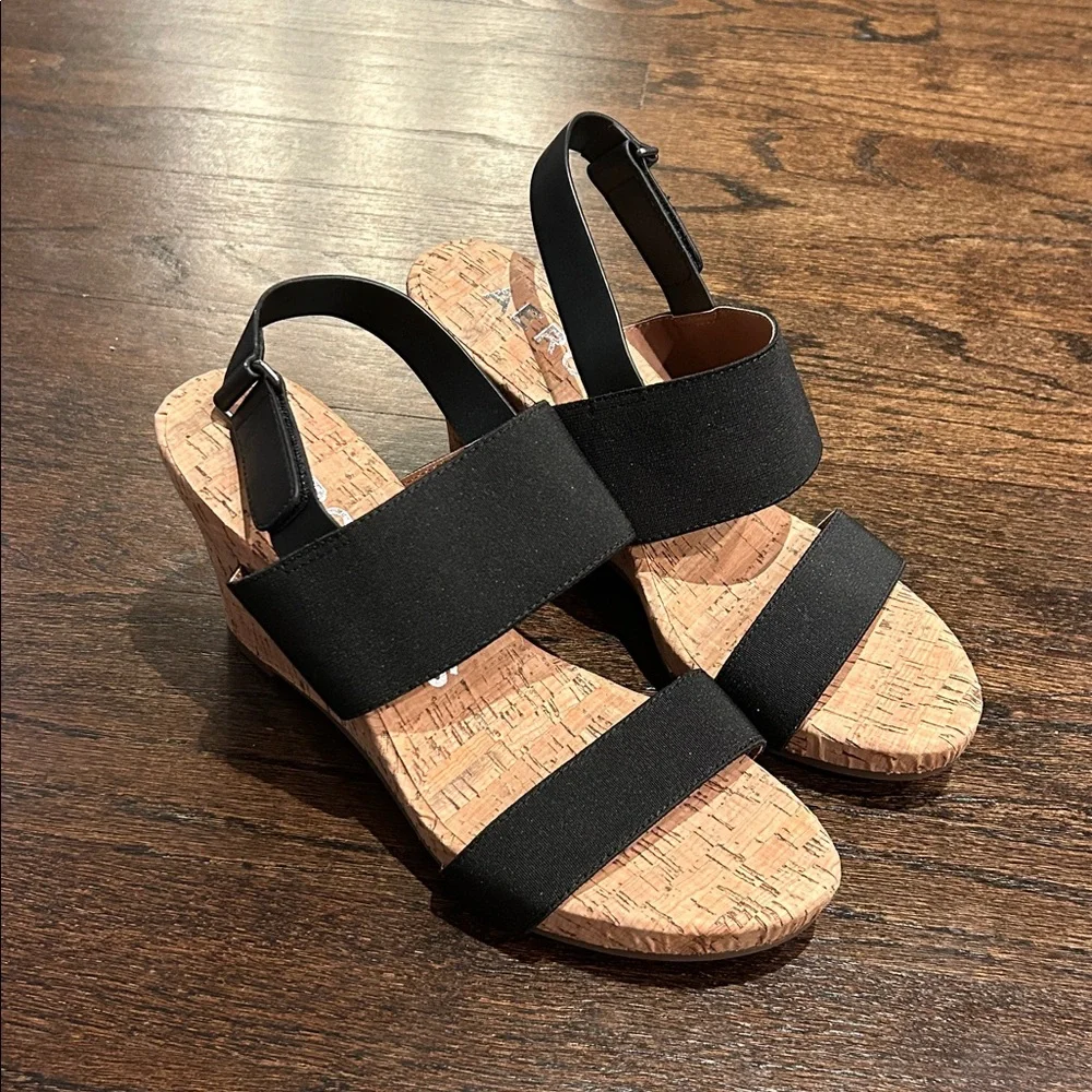 AEROSOLES stylish black