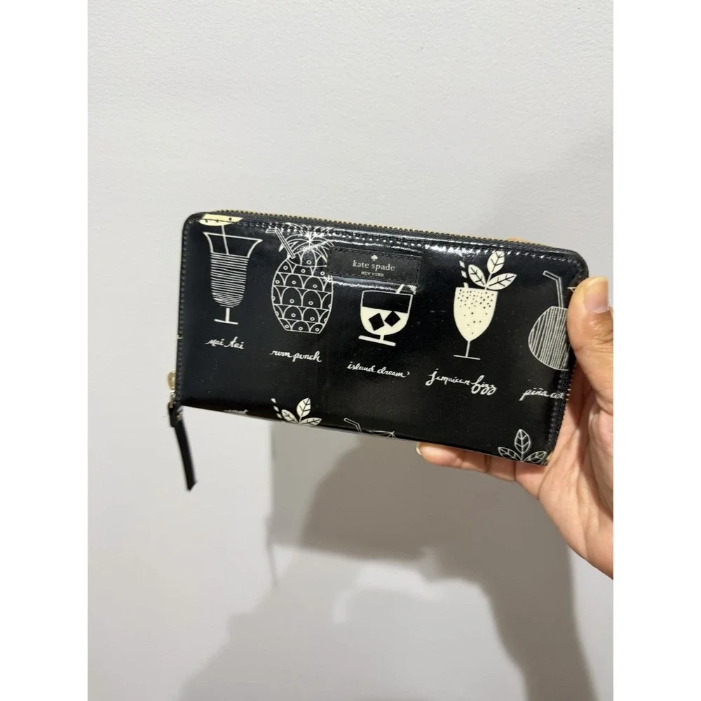 Kate Spade New York zip-around wallet 