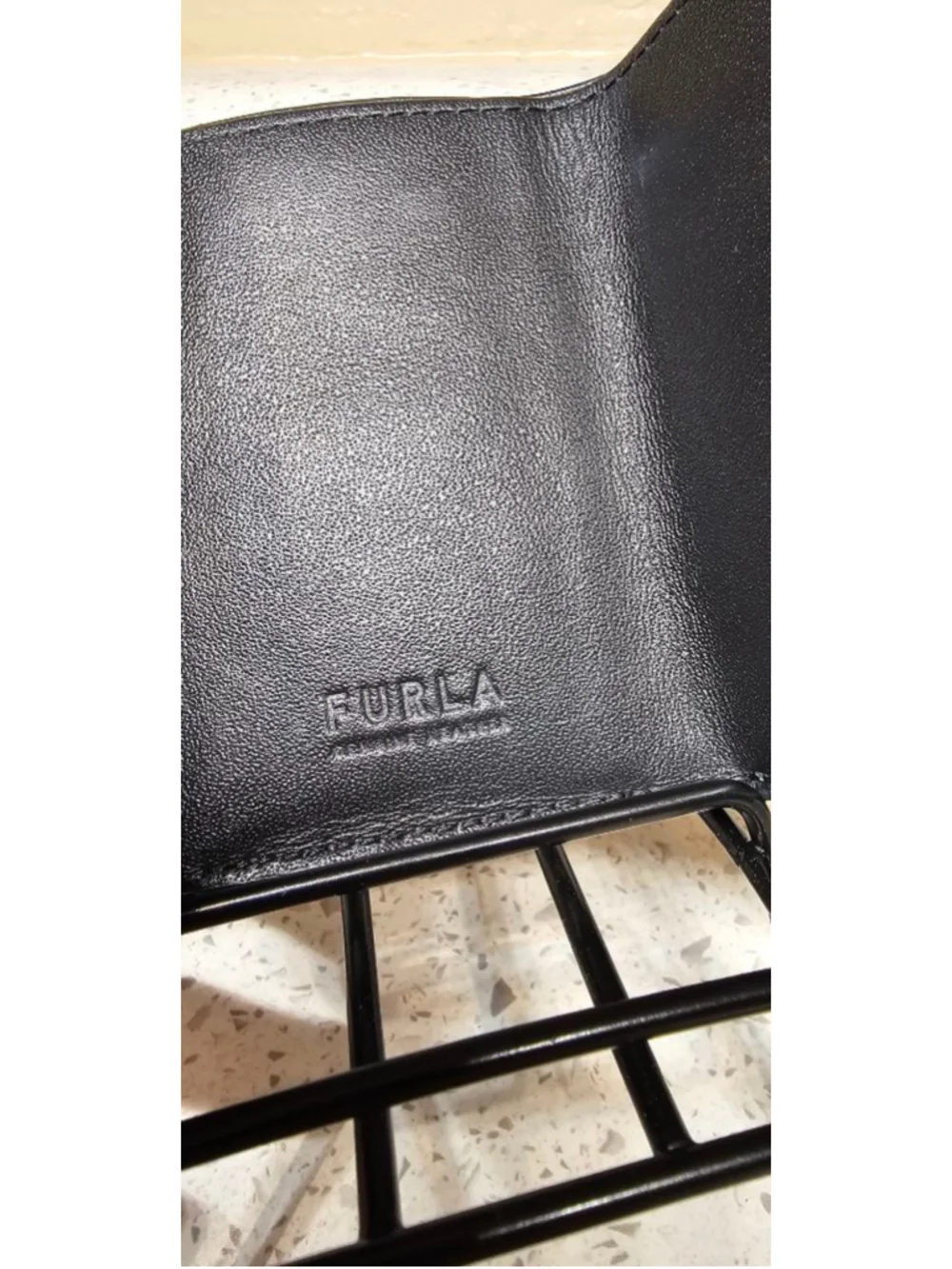Furla minor signs