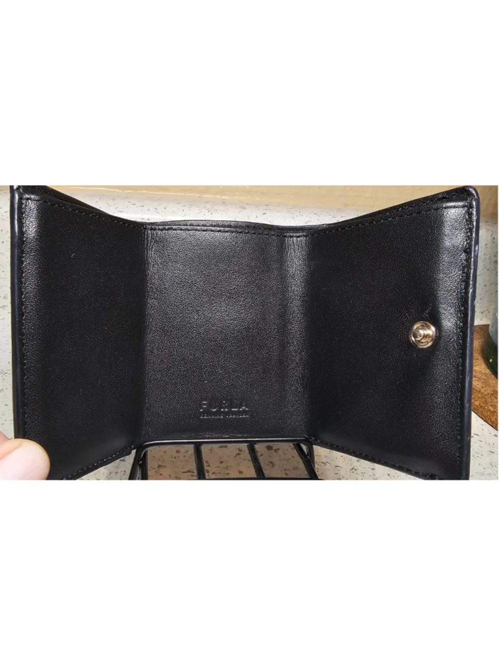 Furla minor signs