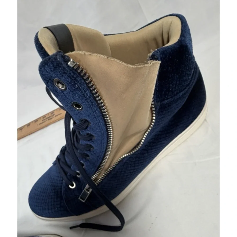 Aldo this while color
