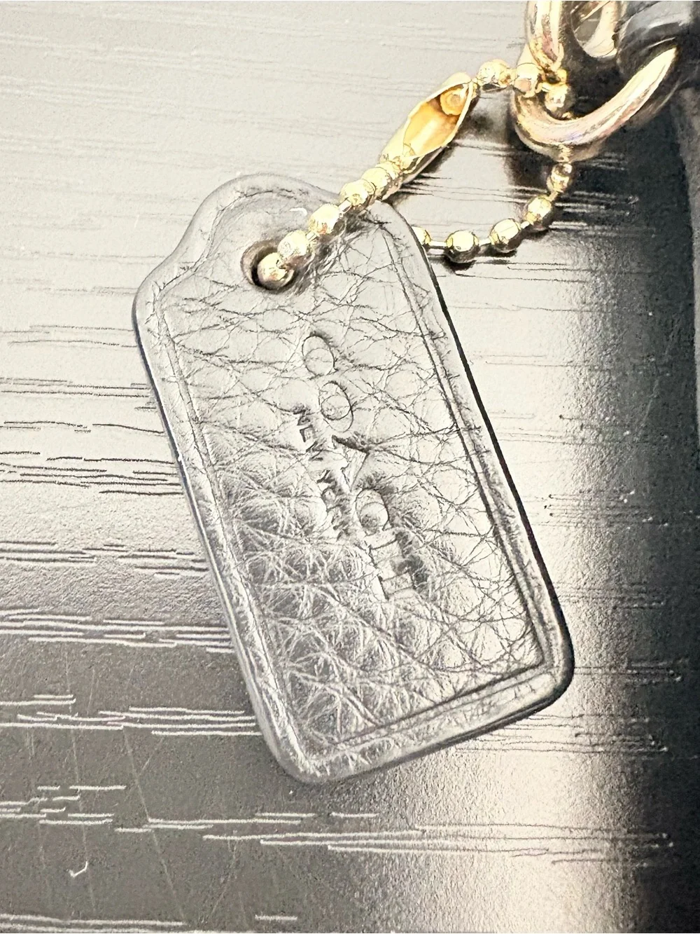 Coach are hangtag black