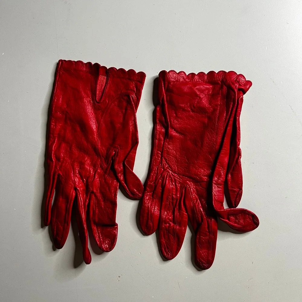 Vintage Red Leather Gloves‎ Scalloped Edge Trim Mid Century 1950s Style Womens