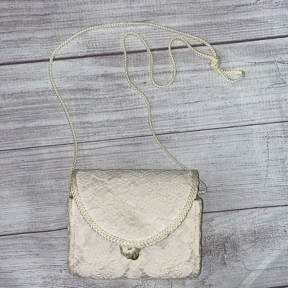 La Regale LTD vintage lace clutch w/nylon chord strap & fringe tassle white