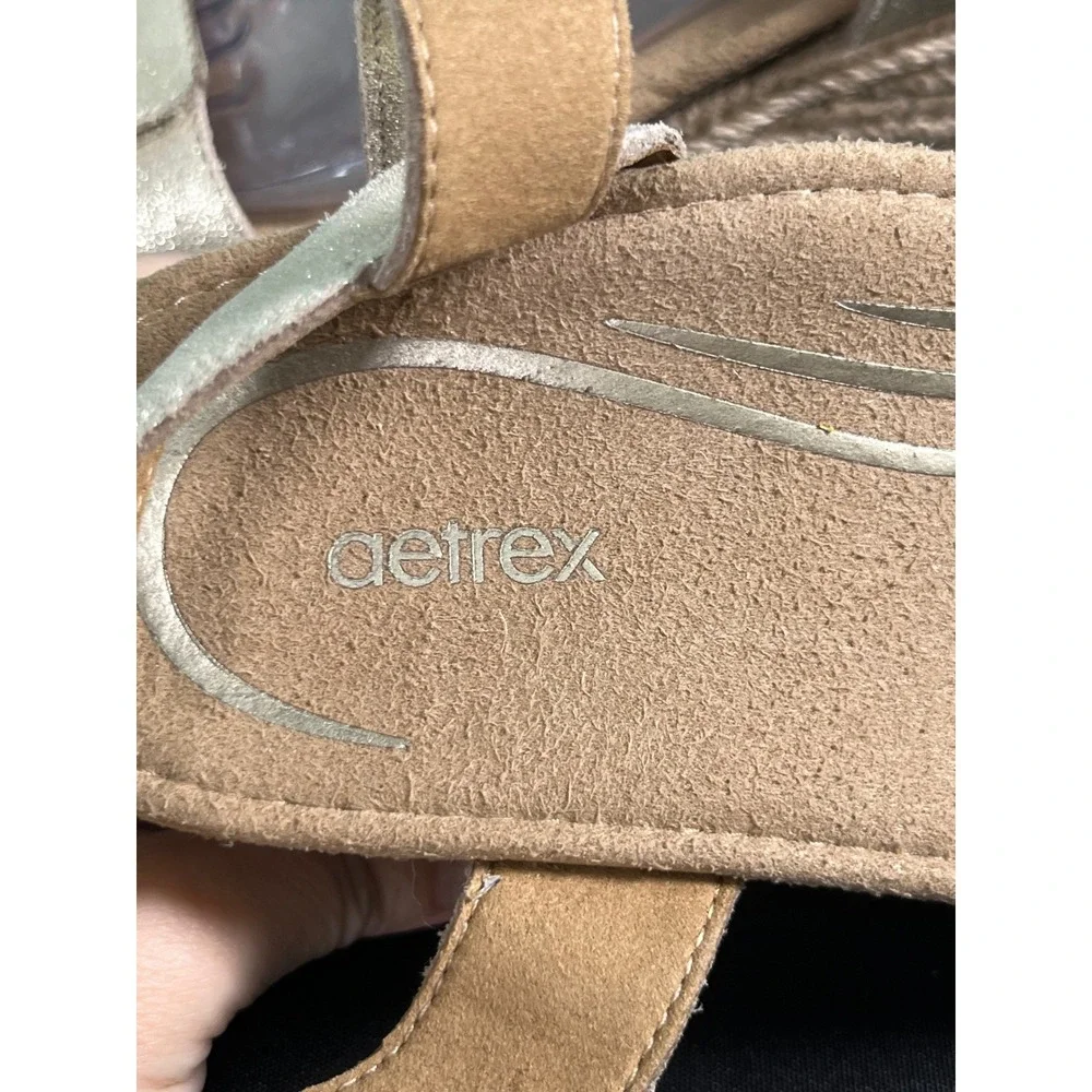 Aetrex strap while adjustable