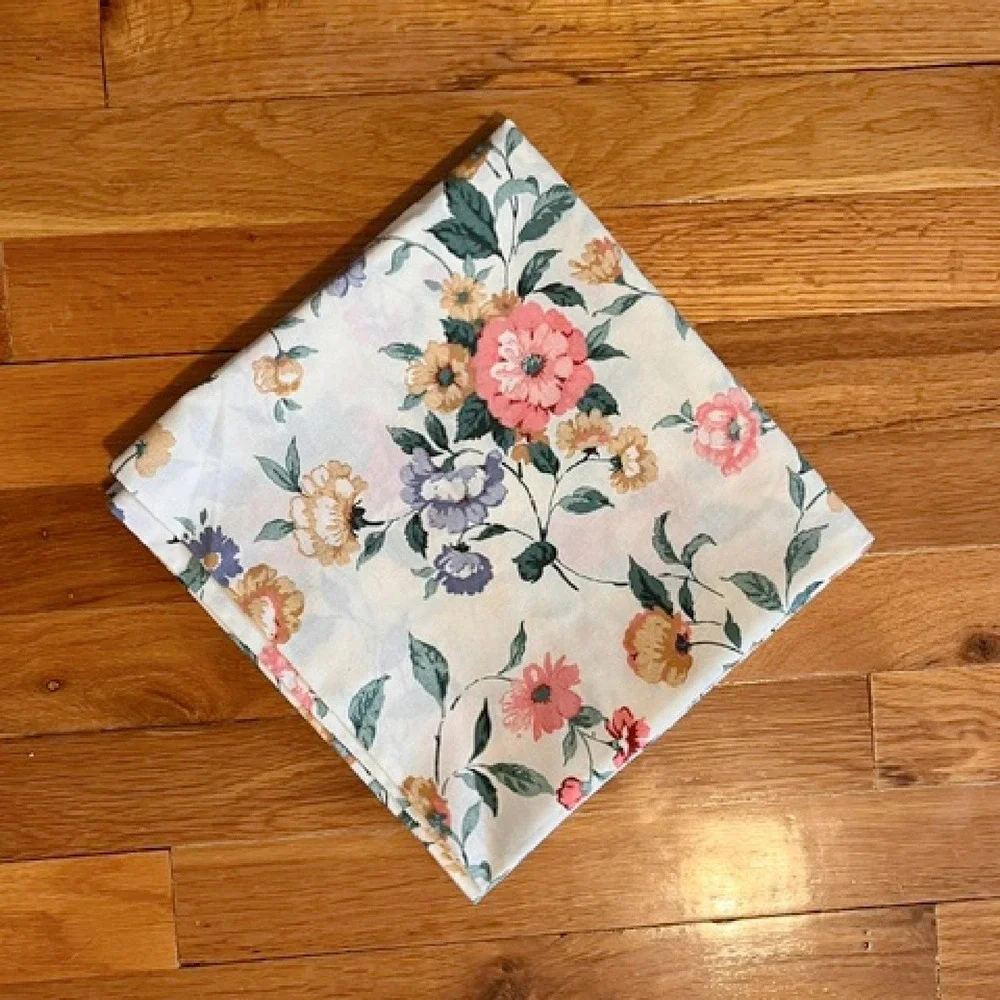 Vintage King size pillowcase with cottagecore flowers, Thomaston‎