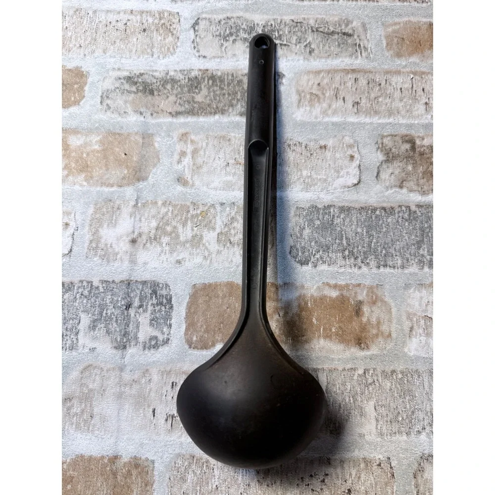 Tupperware Black Soup Ladle Kitchen Utensil 1316-4 Long‎ Handle Serving Spoon