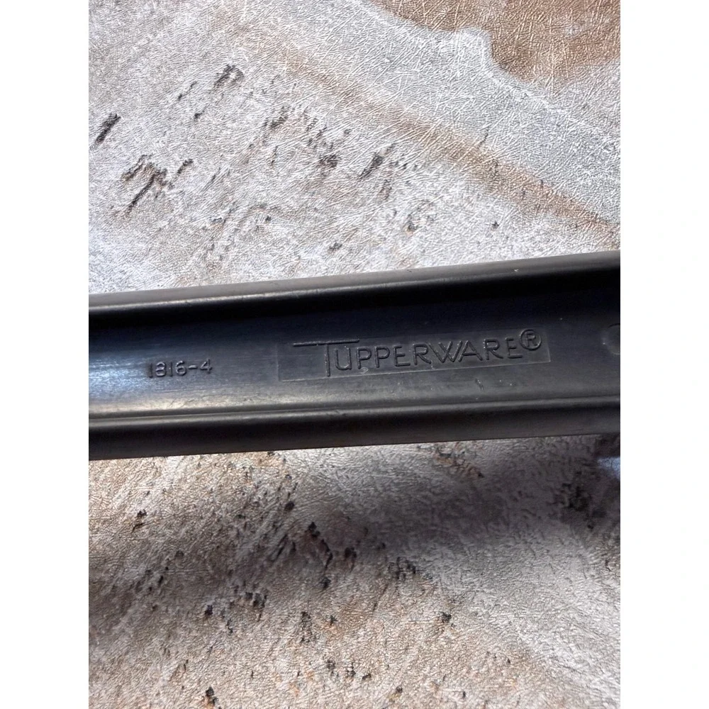 Tupperware Black Soup Ladle Kitchen Utensil 1316-4 Long‎ Handle Serving Spoon