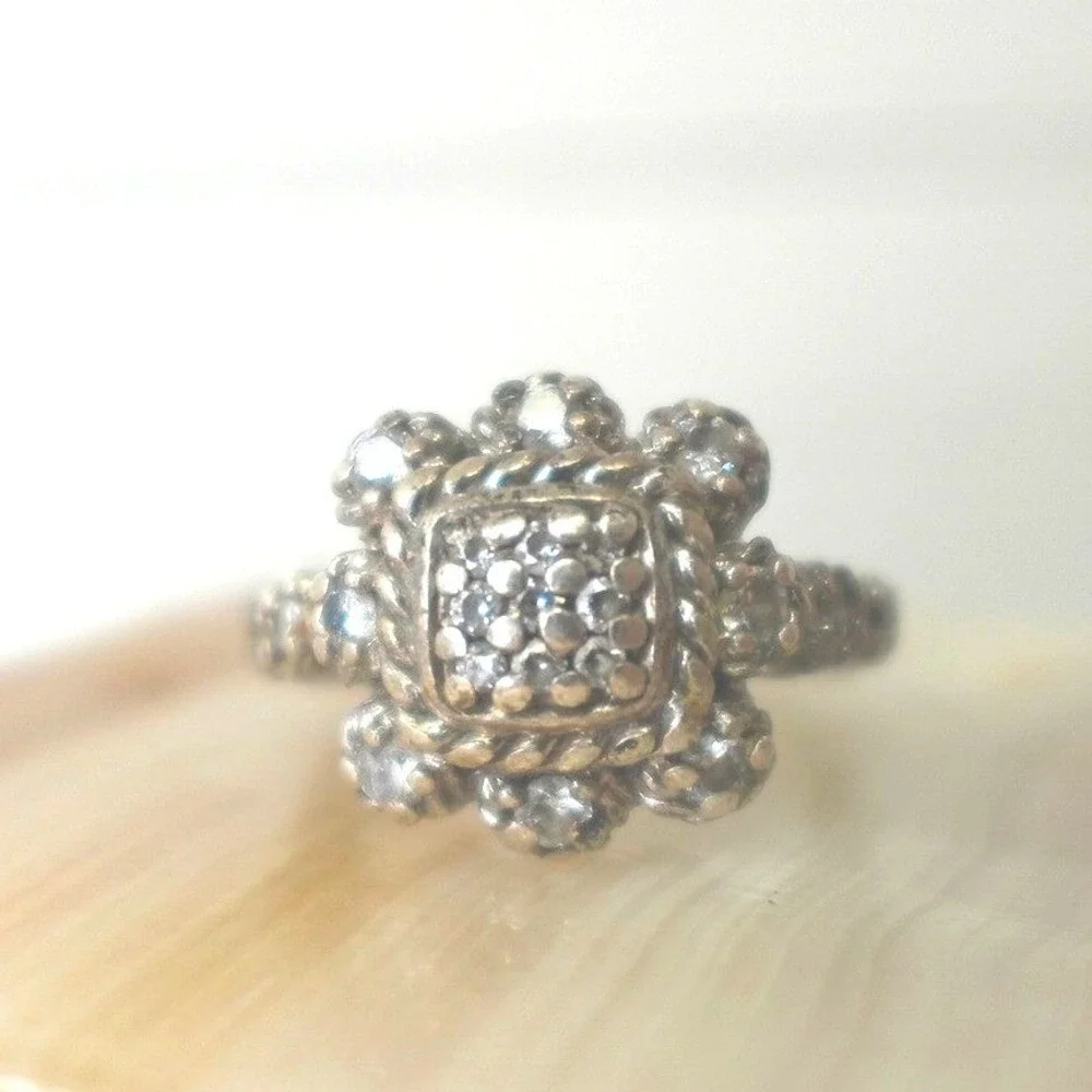 Judith‎ Ripka Sterling Silver 925 CZ Diamond Ring Size 7.75 Cluster Halo Jewelry