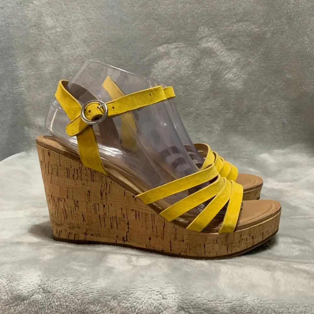 Franco Sarto suede design buckle