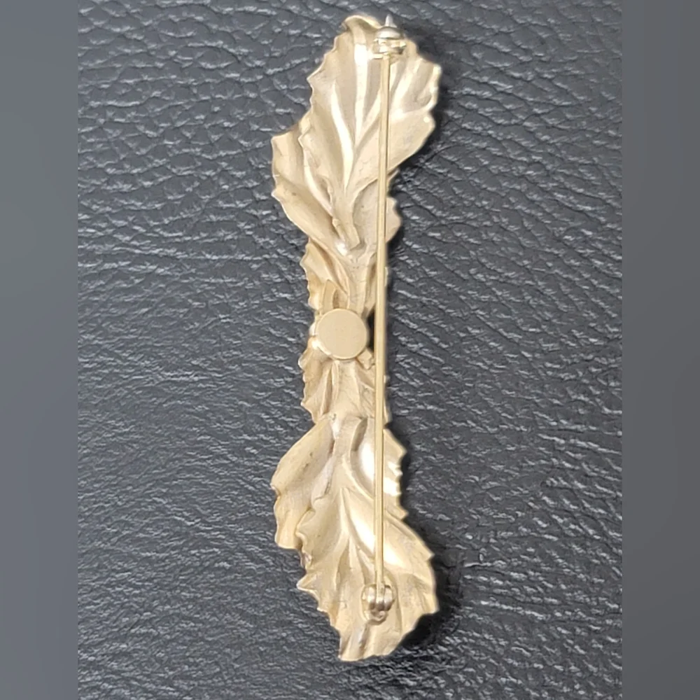 Estate elegant brooch