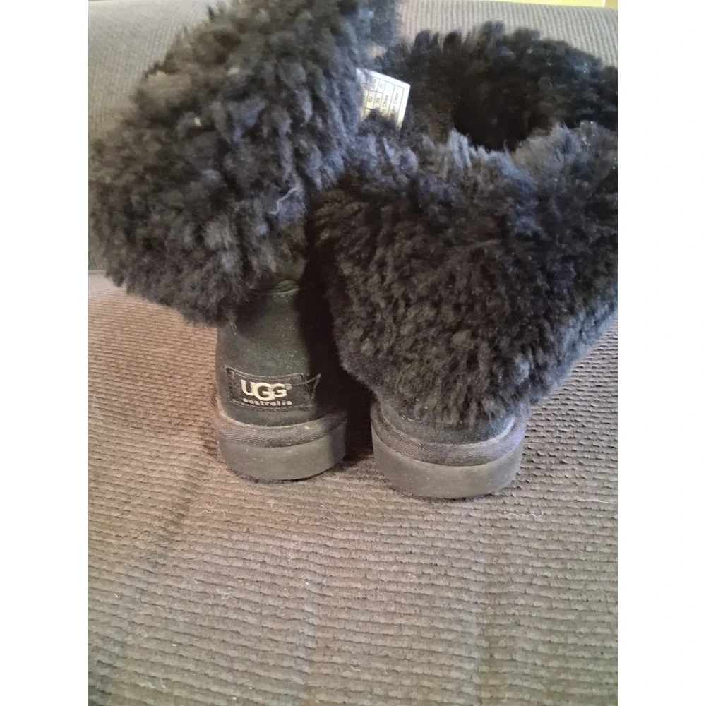 UGG women mini