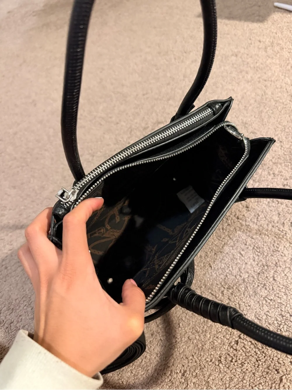 N/A black tote