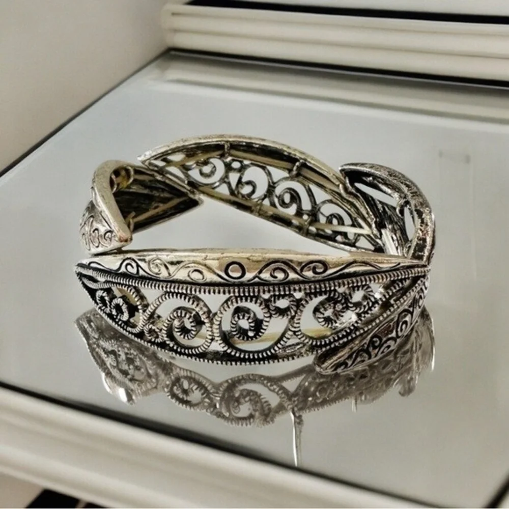 Artisan oxidized silver