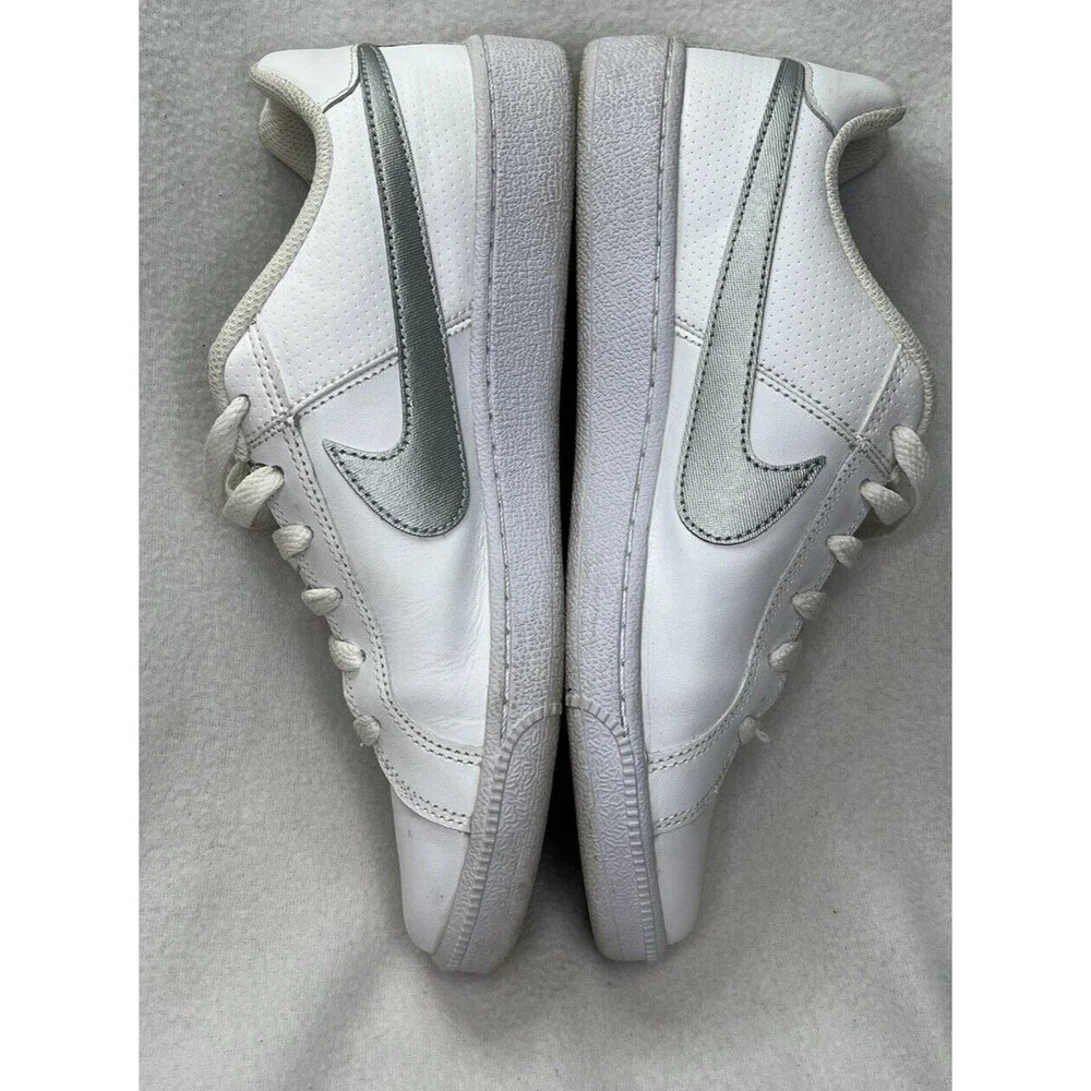 Nike court royale