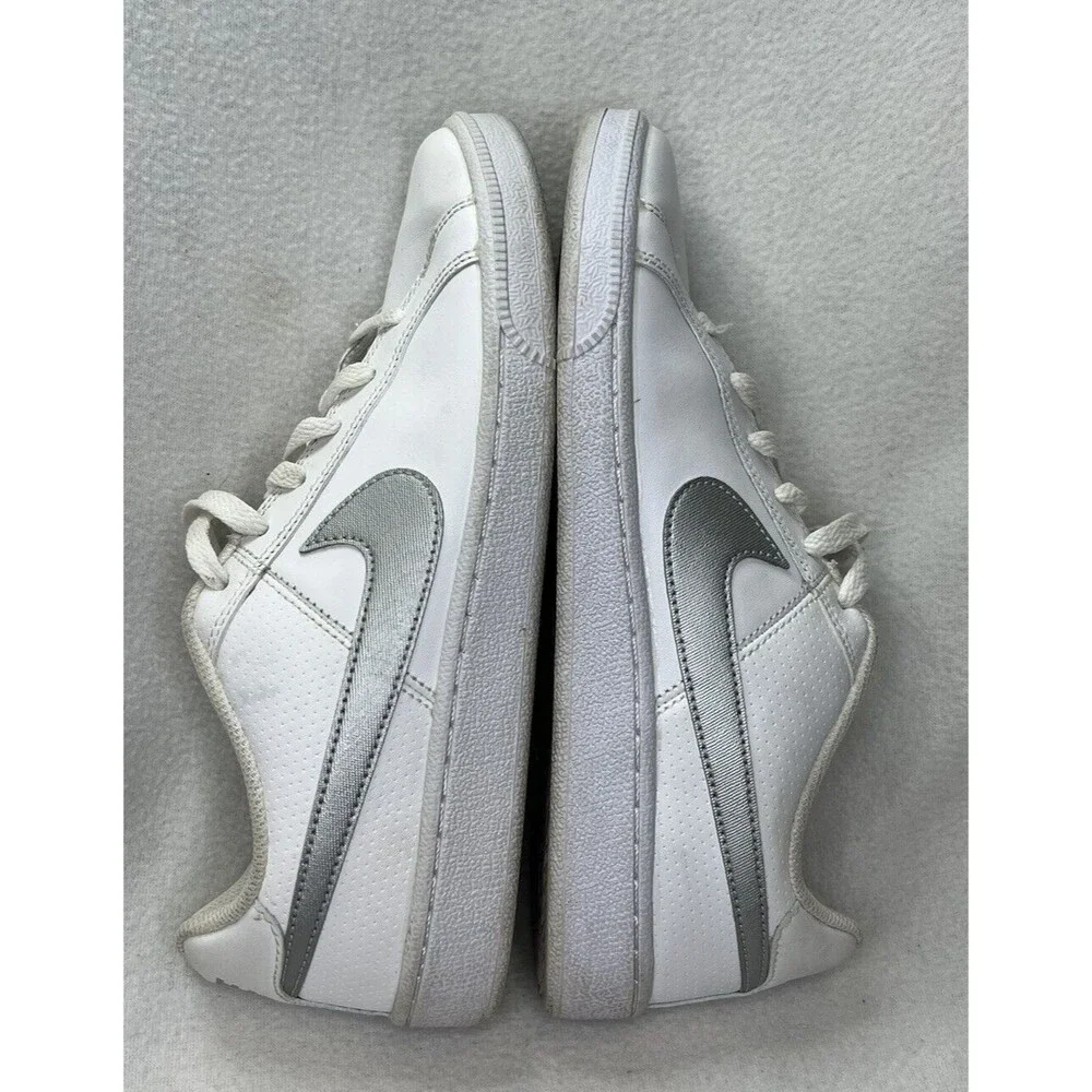 Nike court royale