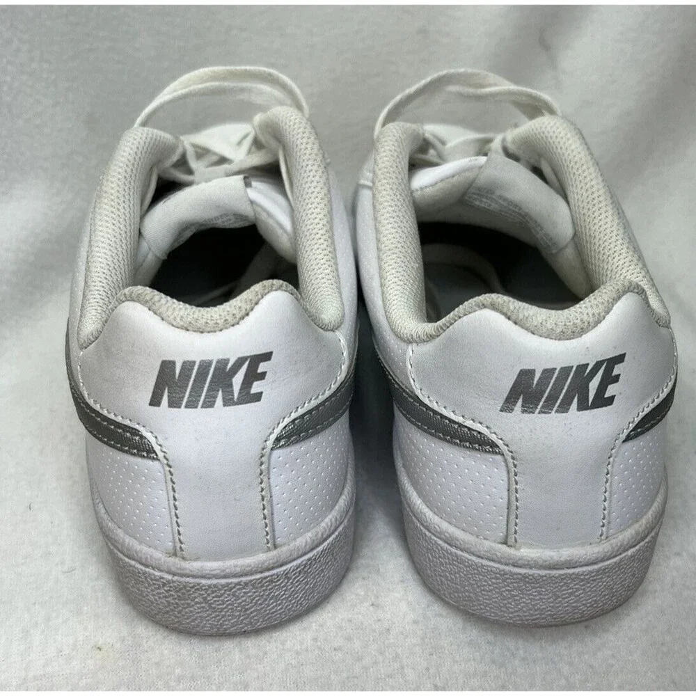 Nike court royale