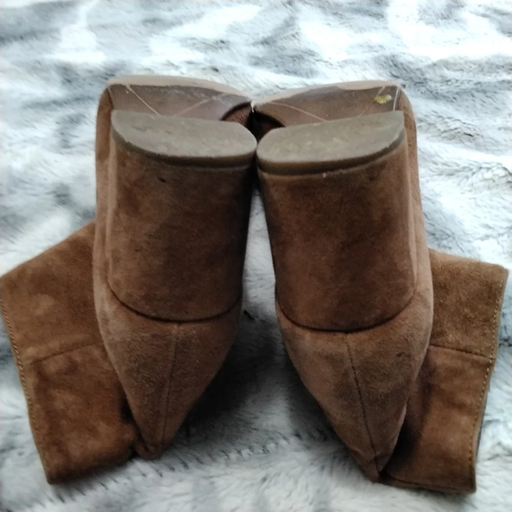 Halogen cushioned footbed