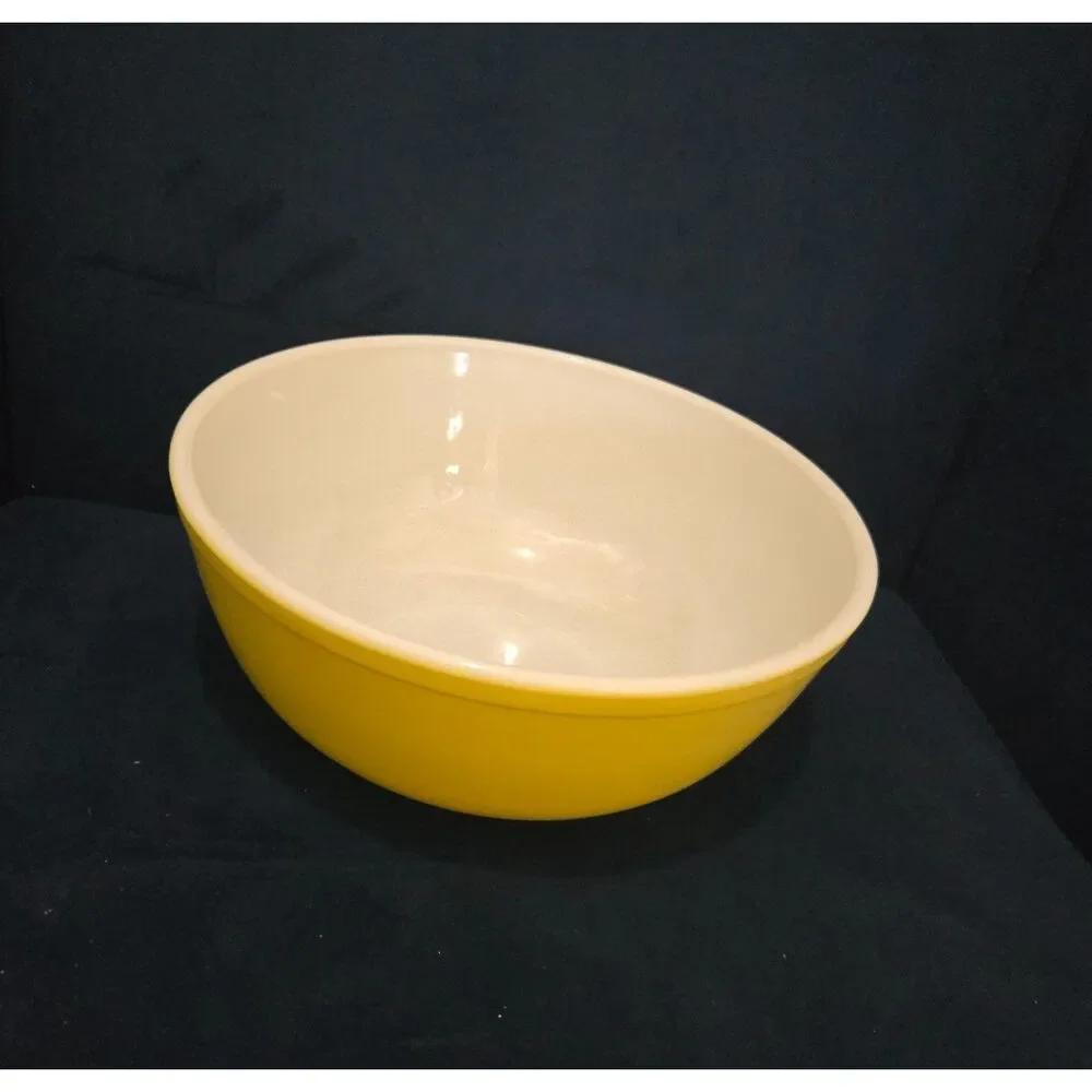 Vintage Pyrex #404 Yellow Primary Colors Mixing Bowl - 4 Quart