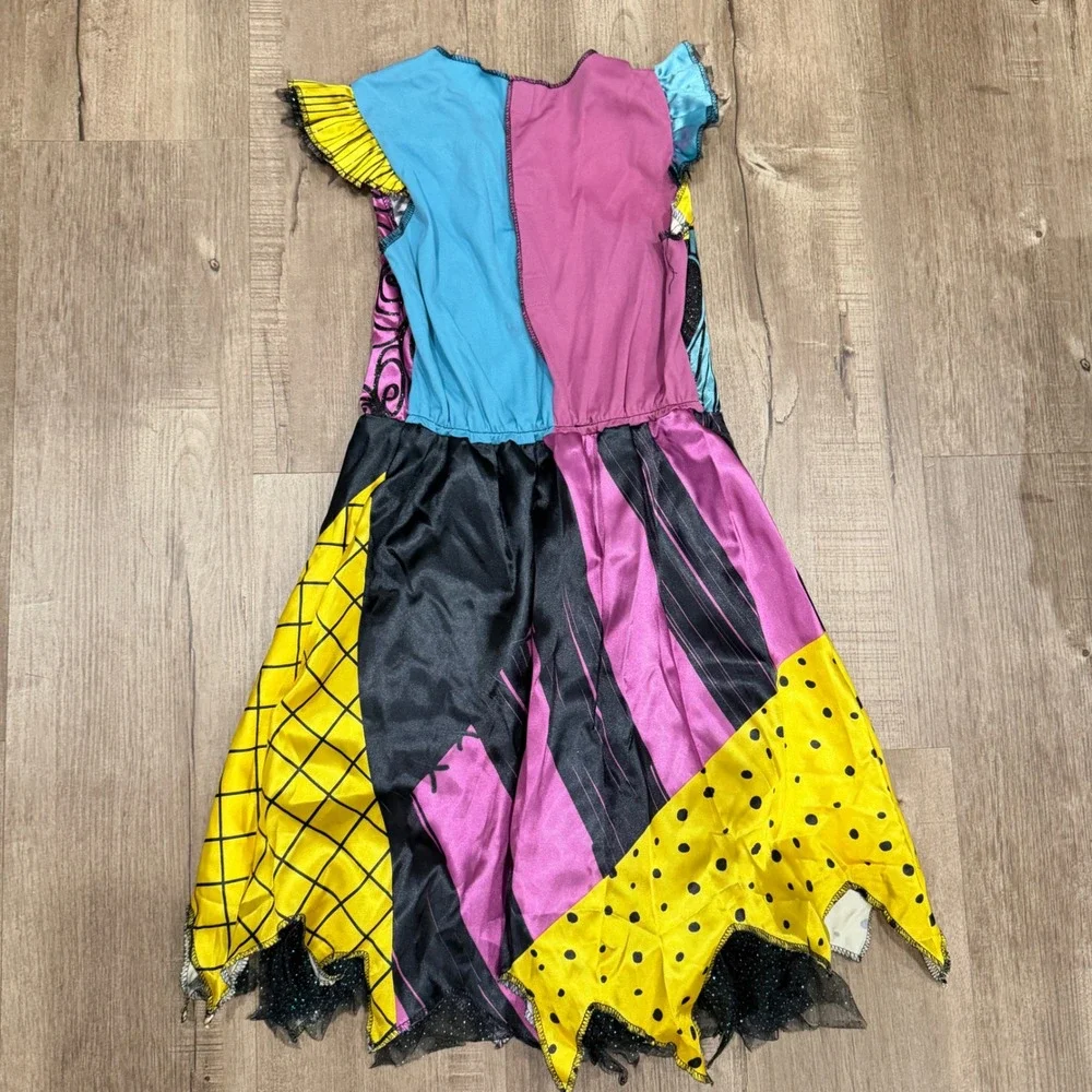 Disney size closure