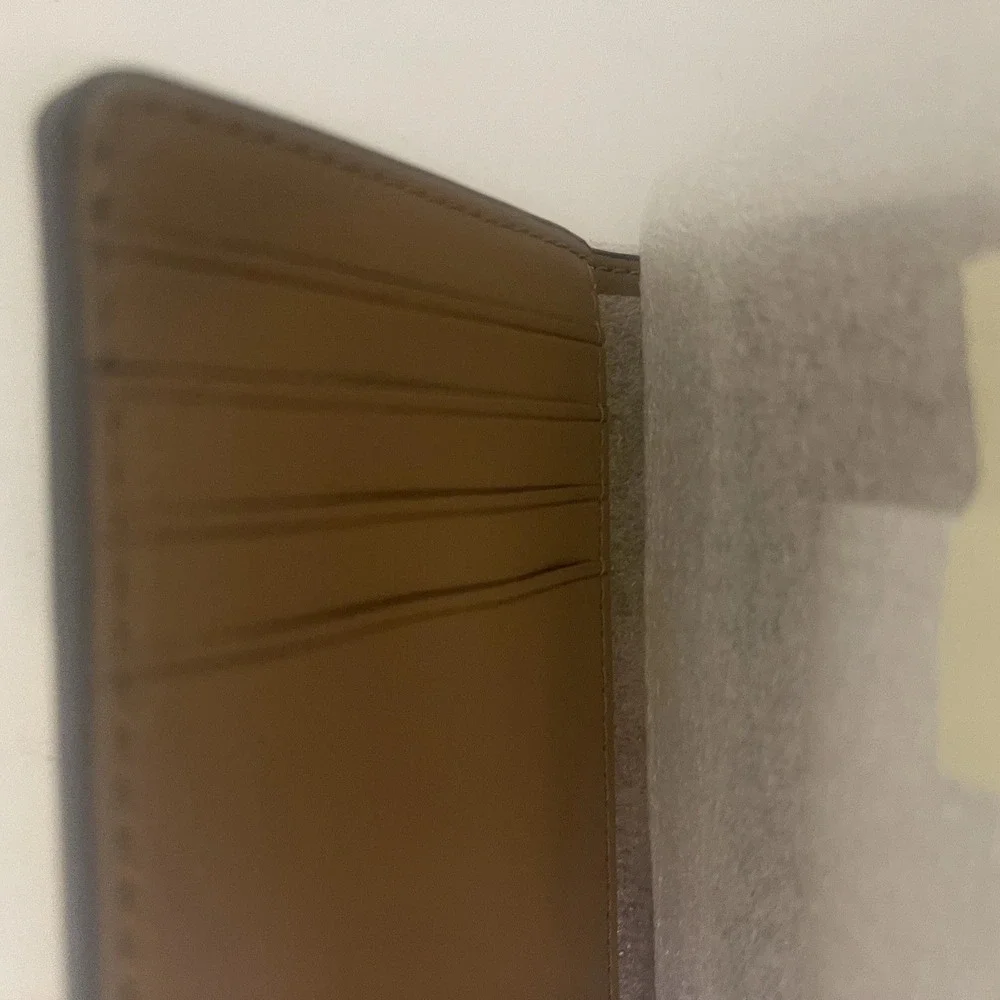 Coach medium corner