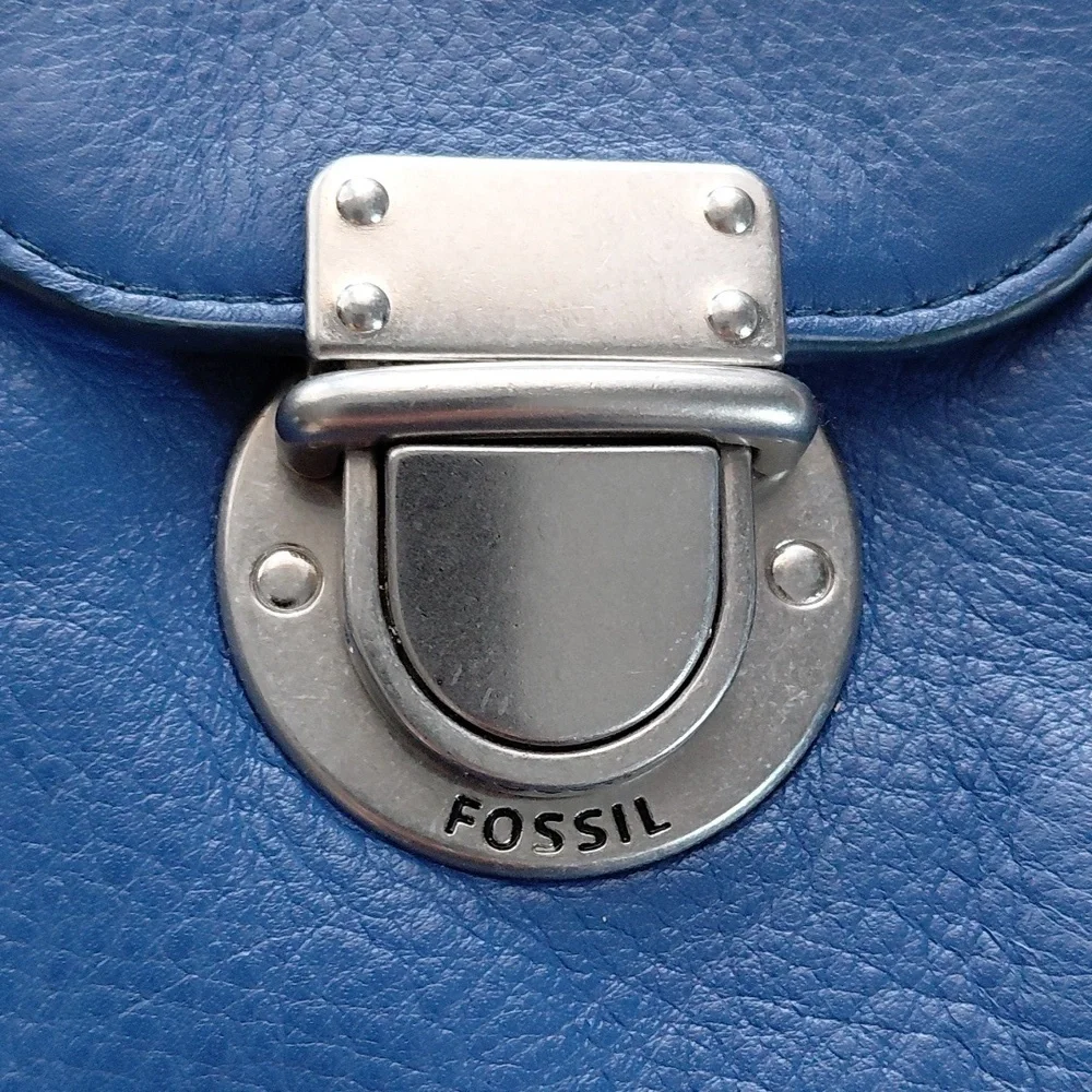 Fossil chic navy