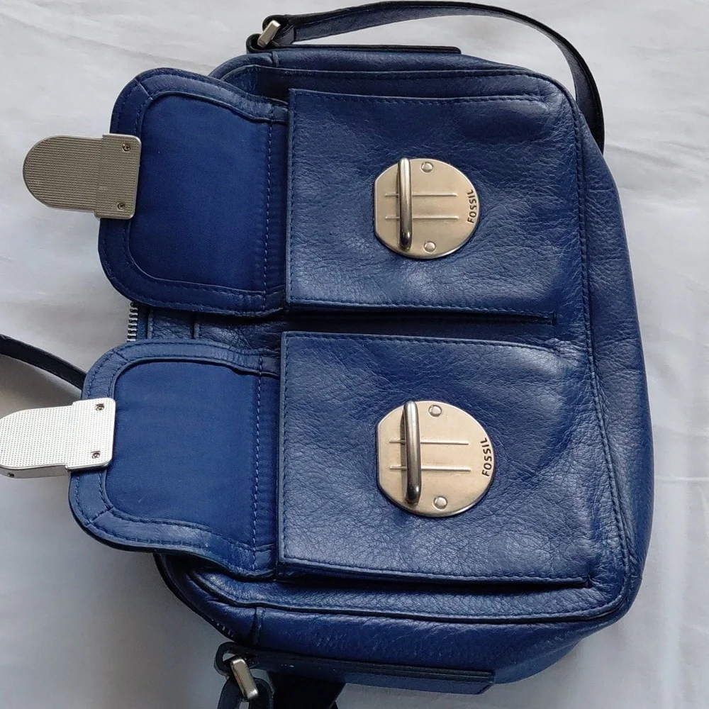 Fossil chic navy